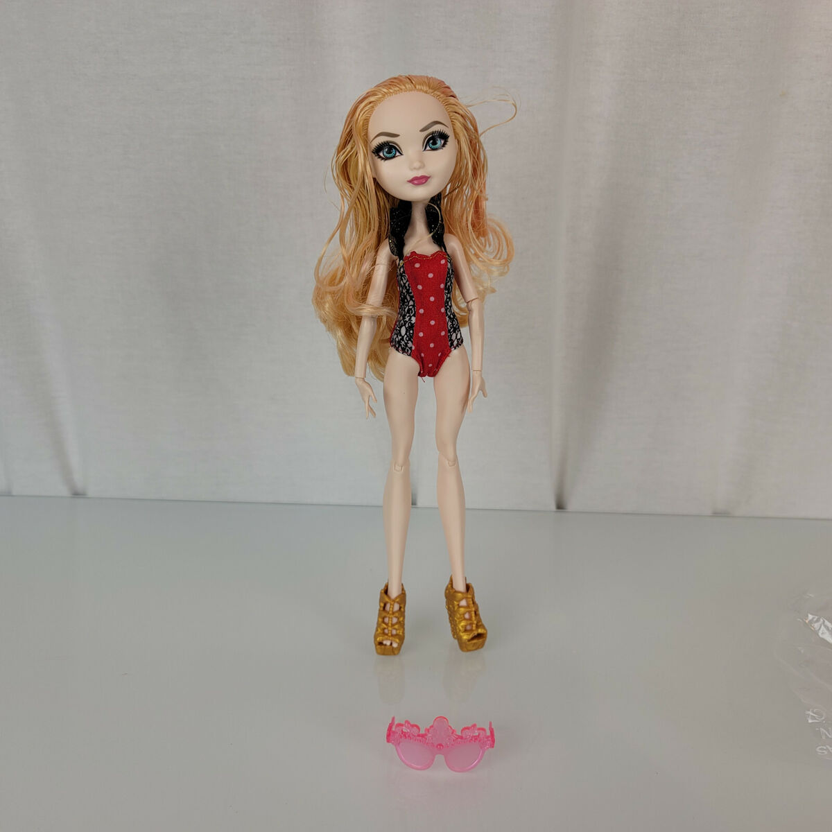 Ever After High APPLE WHITE Mirror Beach Doll