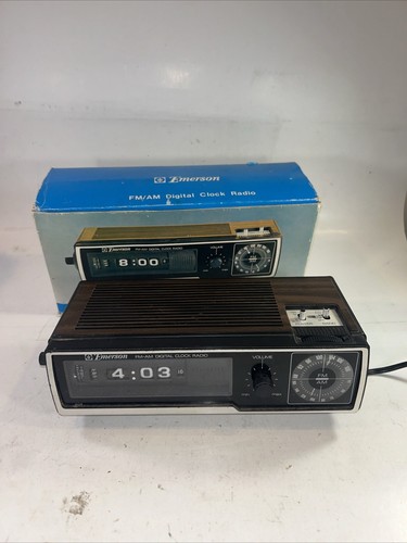 Vintage 1970’s Emerson FM/AM Digital Clock Radio DCF80 Alarm Works Powers On