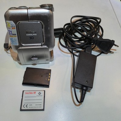 TESTED DIGITAL CAMERA Nikon COOLPIX SQ 3.1MP Silver VINTAGE WORKING