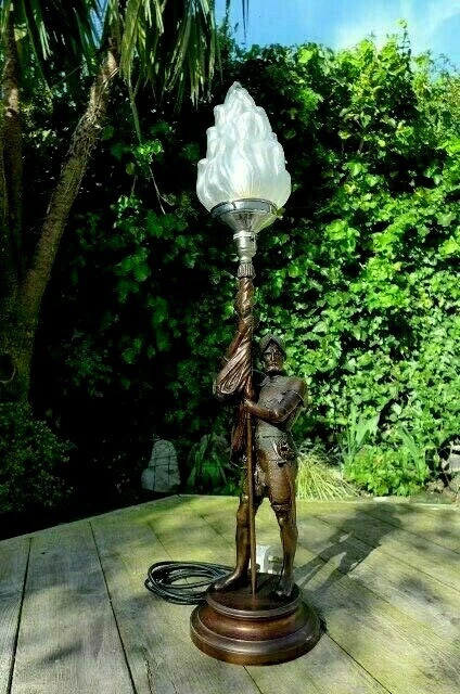 VINTAGE DECORATIVE TABLE LAMP WITH KNIGHT DESIGN HOME ART COTTAGE