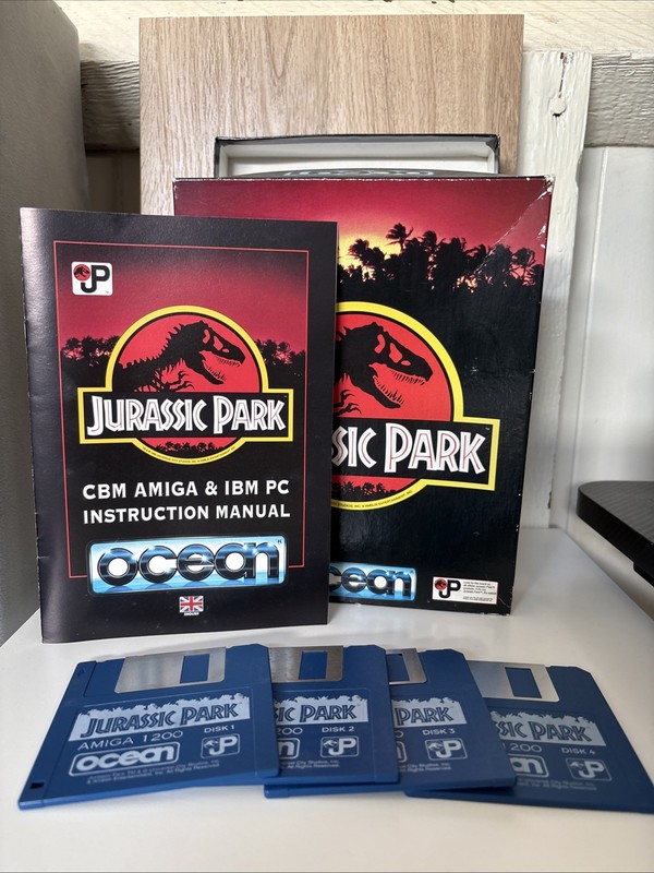 Jurassic Park Ocean Amiga 1200 4 Discs with Original Box and Manual