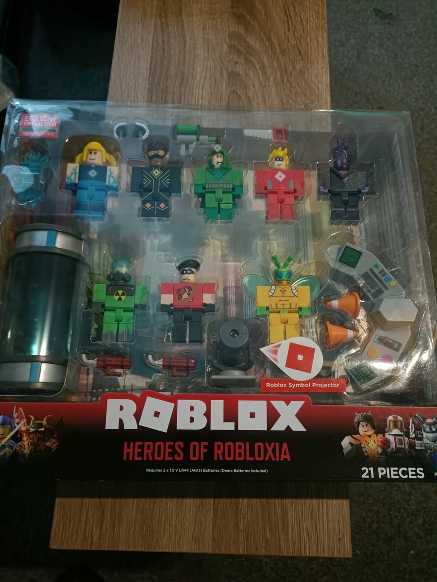 ROBLOX Heroes Of Robloxia Set , 21 Pieces Inc Exclusive Virtual