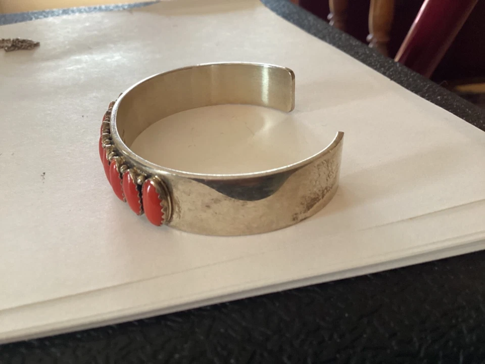 PULSERA BRAZALETE DANIEL MIKE PLATA ESTERLINA CORAL FIRMADO ZUNI NATIVO AMERICANO Foto 4 de 4