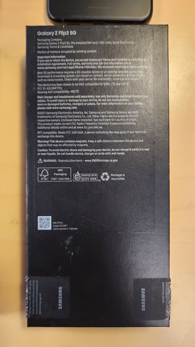 Samsung Galaxy Z Flip3 5G - FOR PARTS - UNLOCKED - DAMAGED Samsung Galaxy Z Flip3 5G - FOR PARTS - UNLOCKED - DAMAGED