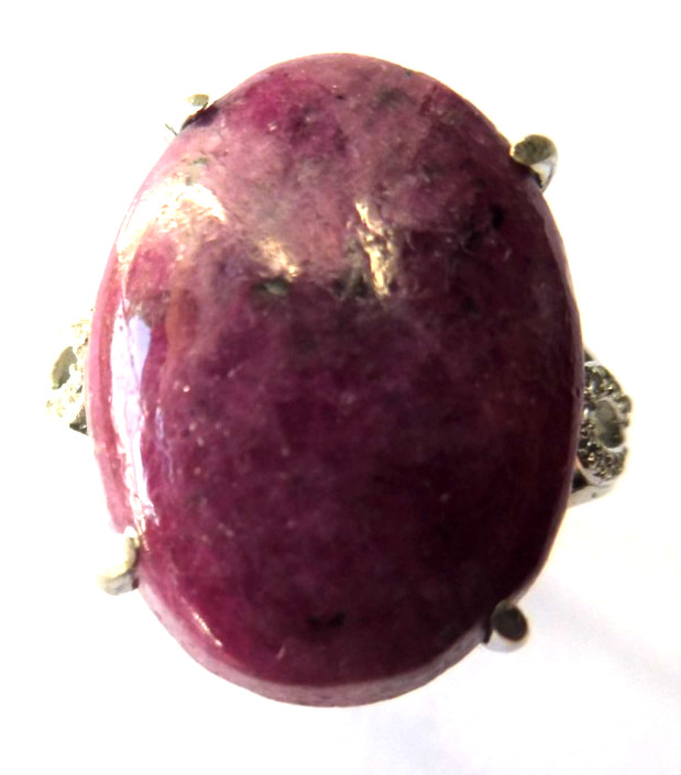 Bague rubis dans zoïsite, un trésor de la nature de 21 carats à offrir
