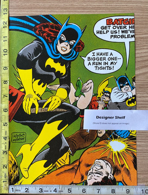 Batgirl Run In Tights DC Comics Cover Closeup Scene Art BOOK PHOTOGRAPH