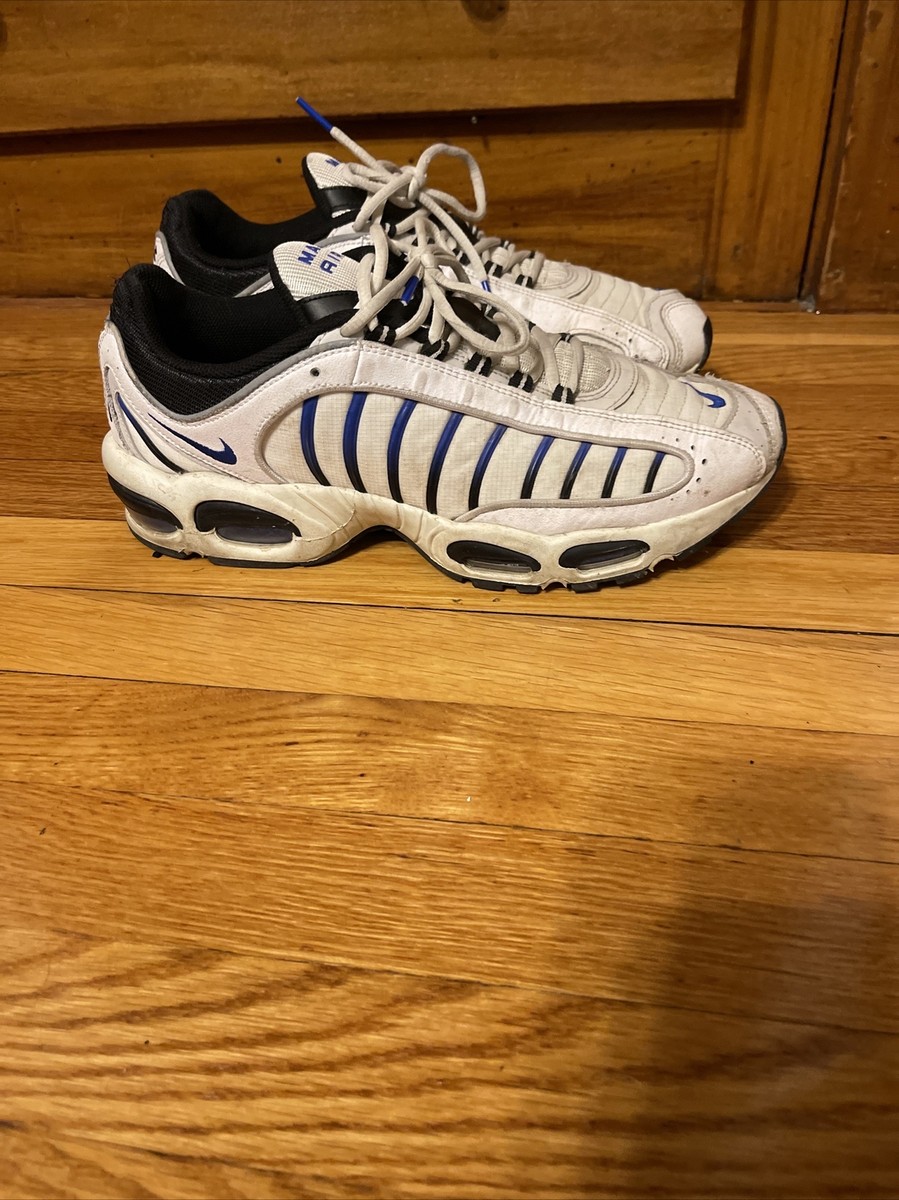 blue and white tailwinds