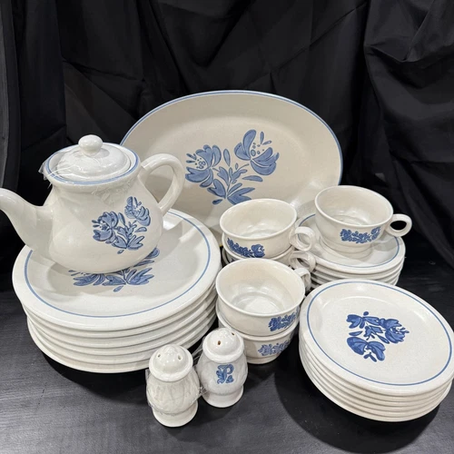 Vintage Pfaltzgraff Yorktowne USA 1990s Set Of 28 pieces of Blue Flower Pottery 