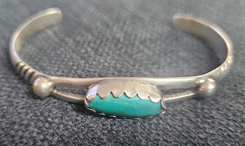 925 Sterling Silver: Vintage; Oval Turquoise, Open Ends Native American Bracelet