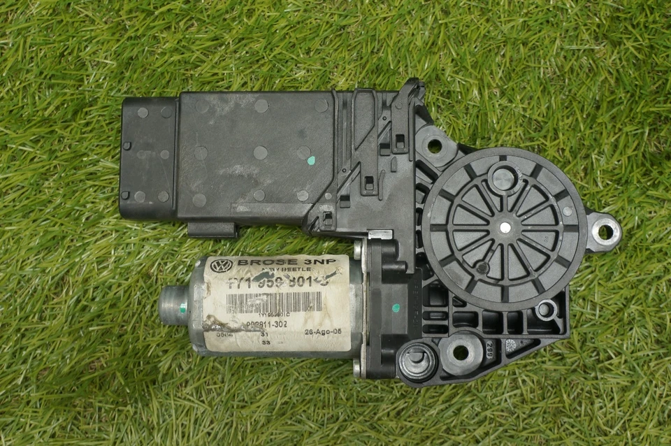 03-10 VW Beetle Convertible Driver LH Window Regulator Motor 1Y0959801C OEM - Image 4 of 4