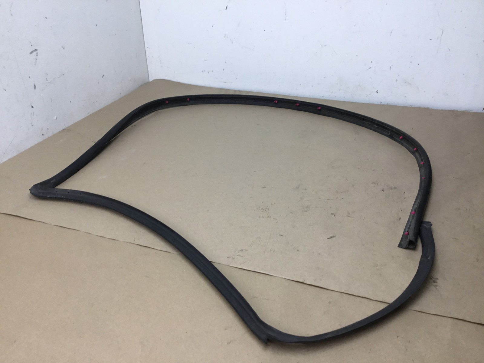Bentley Bentayga 2019 V8 Left Driver Door Sill Lower Weather Strip Seal 16-20 :M
