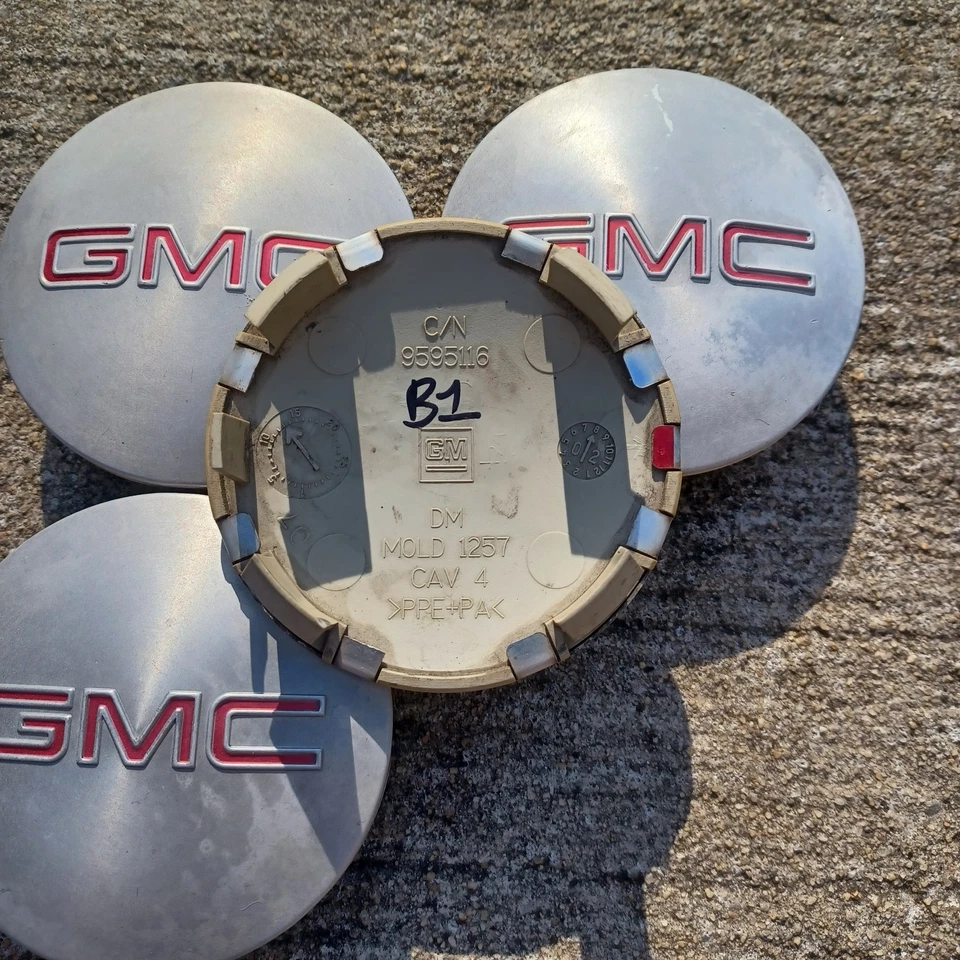 Комплект из 4 центральных колпаков GMC Acadia 2007-2013 номер детали 9595116 B1 - Изображение 3 из 3