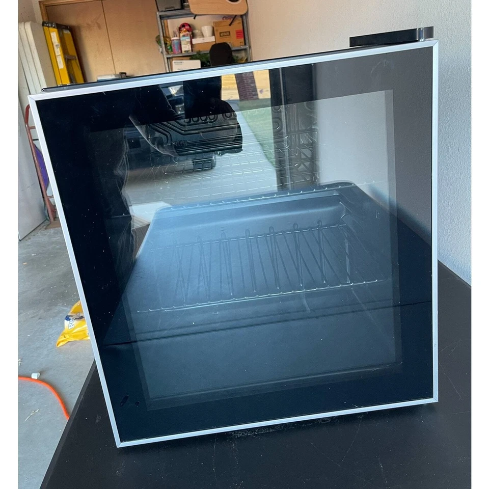 FRIGIDAIRE GLASS DOOR COMPACT FRIDGE [EMIS 164-CU] - Image 4 of 4