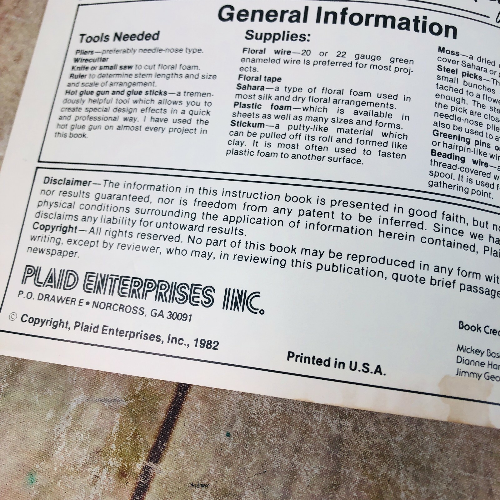 vtg Christmastime Wreath & Centerpieces 1982 by plaid craft book 