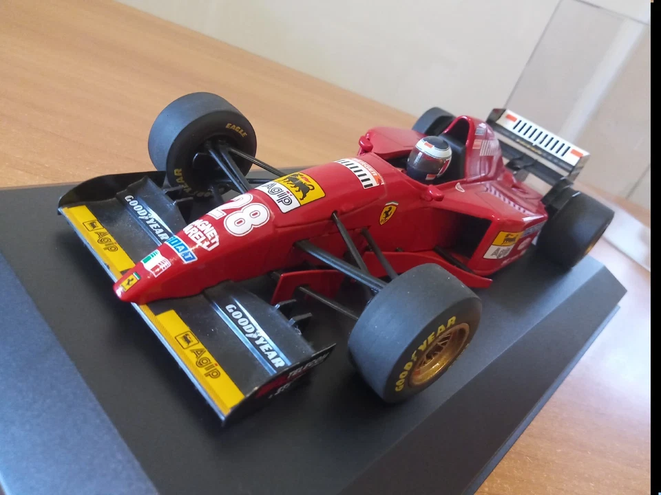 Ferrari 412 T2 Minichamps 1:18 - Immagine 3 di 4