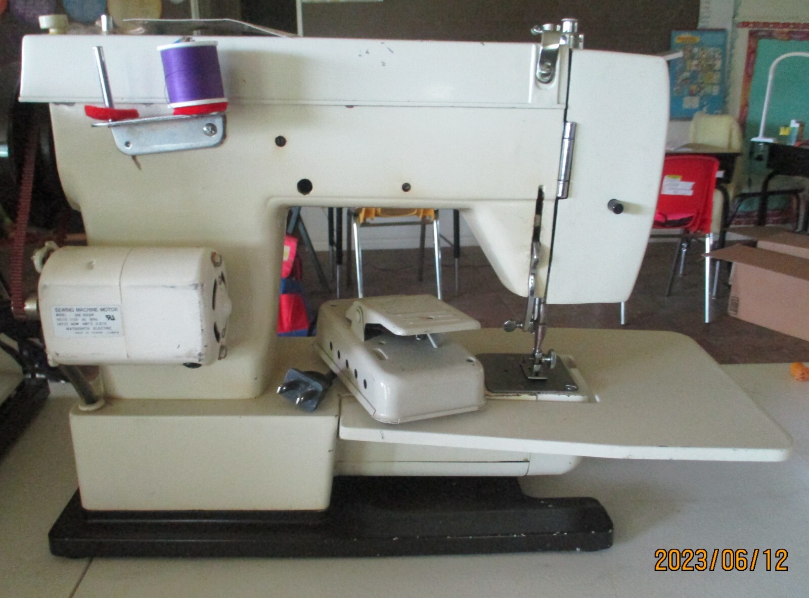 Vintage Refurbished Dressmaker Zig Zag Sewing Machine Tested Sews Smoothly eBay