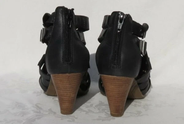 $99 SOLE BOUND Bare Traps Black Leather EKKO Studded Gladiator Sandals Shoes 6 M - Image 4 of 4