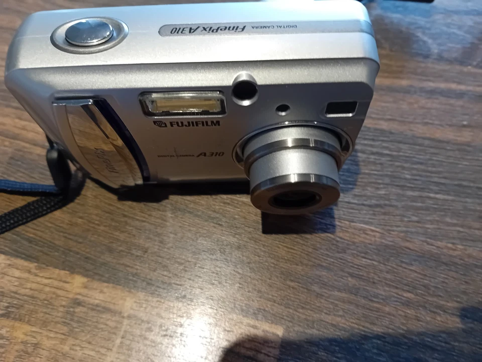 Fujifilm FinePix A310 3.1MP Retro Compact Digital Camera, photo 4 of 5