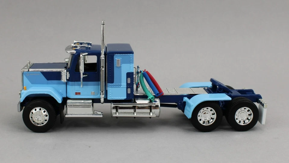 DCP 1:64 *2-TONE BLUE* GMC General 34" Flattop Sleeper Semi Truck *NEW* - Image 2 of 3