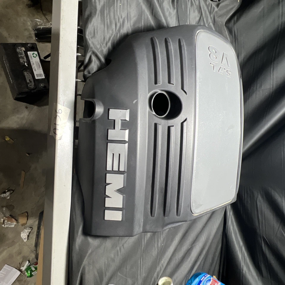 2006 - 2010 Chrysler 300 HEMI 5.7L V8 Engine Cover Black & Silver OEM Daytona - Image 3 of 4