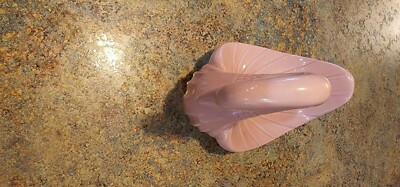Vintage Swan towel holder pink Has a sticker on bottom (precise) 
