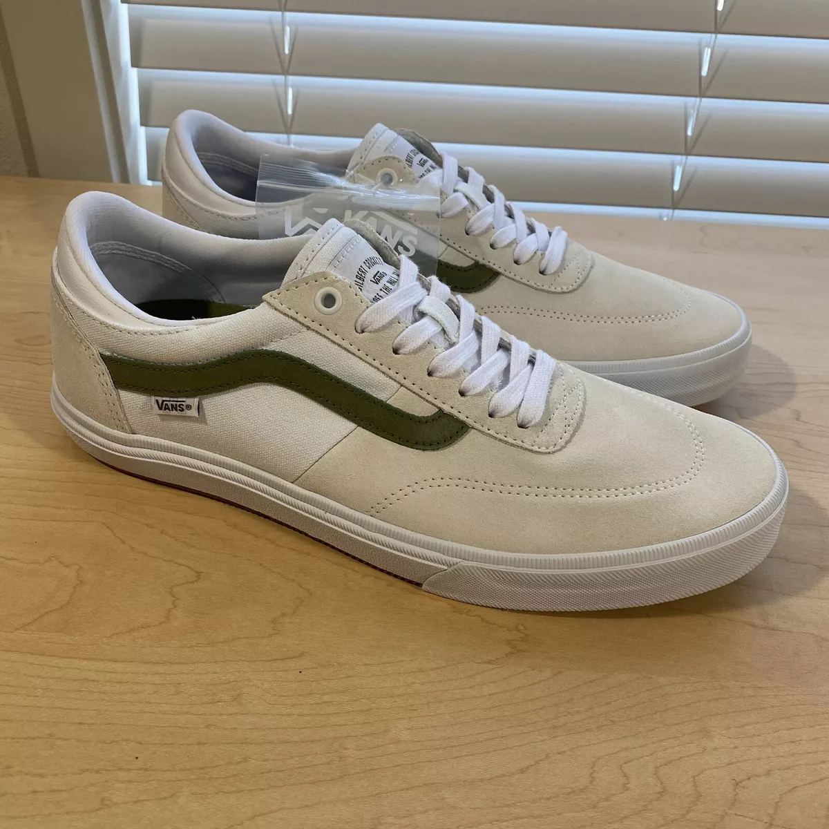 Size 9.5 - Vans Gilbert Crockett True White Green