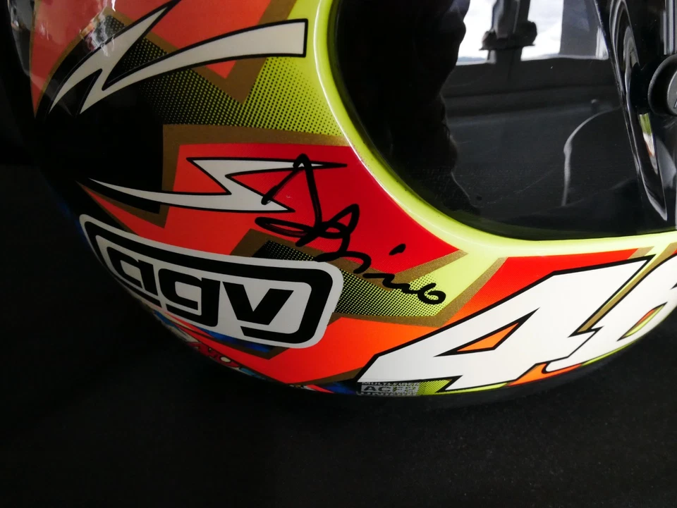 AGV Rossi saison 2001 dédicacé - Photo 4/4