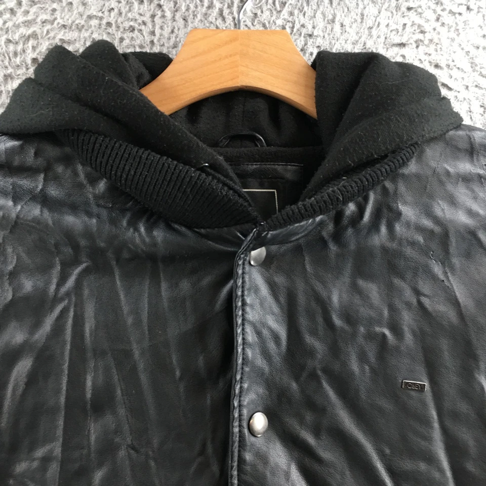 Chaqueta de bombardero Obey Propaganda para hombre XL negra imitación cuero con capucha botón a presión Foto 3 de 4