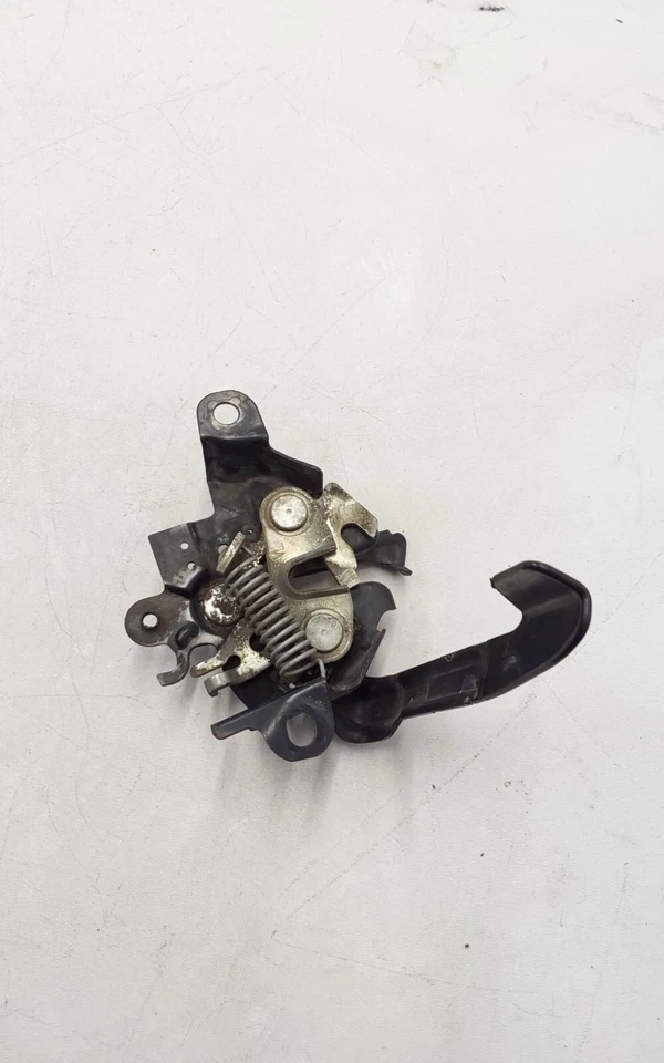 Toyota Yaris 2013 pestillo de capó OEM Foto 3 de 4