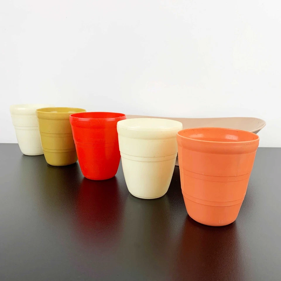 Artículos de picnic de plástico vintage Vogue Australia cuenco de melamina vasos Goodwill Prod Foto 4 de 4