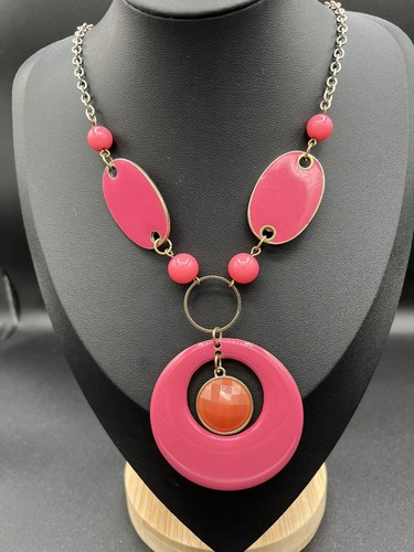 Emaille Anhänger in Hot Pink mit silberfarbener Kette Halskette 20-22 Zoll