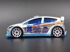 2009 - 2017 FORD FIESTA SILVER 1:64 SCALE COLLECTIBLE DIORAMA DIECAST MODEL CAR