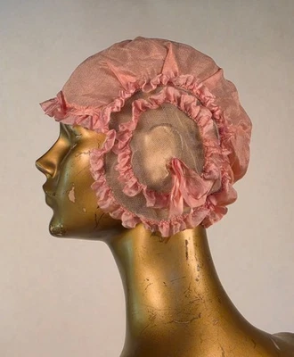 FLAPPER 20ER JAHRE ROSA SEIDE + NETZHAUBE MIT RUNDEN GERÜSCHTEN SEITEN - Bild 1 von 4