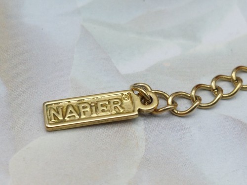 Collar Napier Firmado 18" Colgante Flor Redonda Amarillo Estrás Cordón Marrón - Imagen 6 de 6