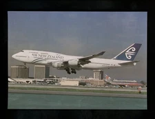 Aviation Airplane Airline postcard J. Soares #125 Boeing 747 419 Air New Zealand