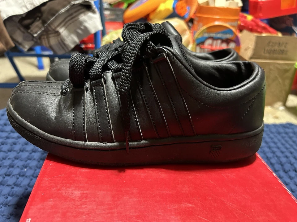 K-Swiss Women’s Low Black 6 1/2 Medium Shoes Classic/Luxury Edition - Image 2 of 4