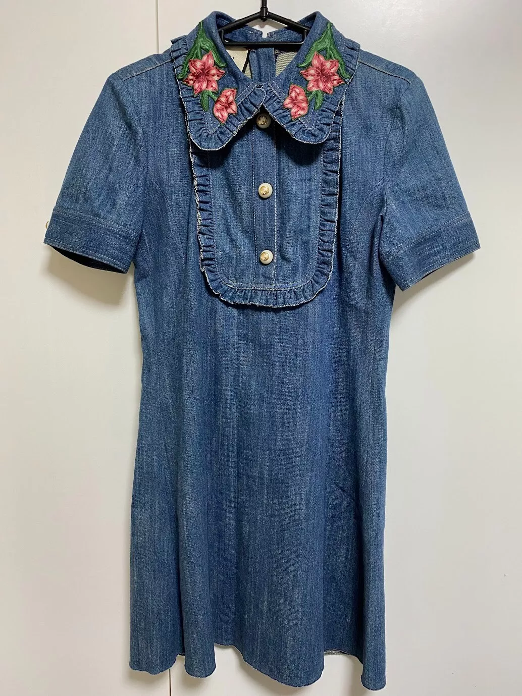 Robe femme en denim brodé fleur GUCCI taille 42 mignonne bouton GG authentique