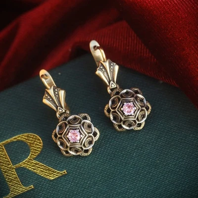 Boucles d'oreilles Dormeuses Doré Vieilli Coquille nid d'abeille Un CZ Rose SB64 - Photo 1/4