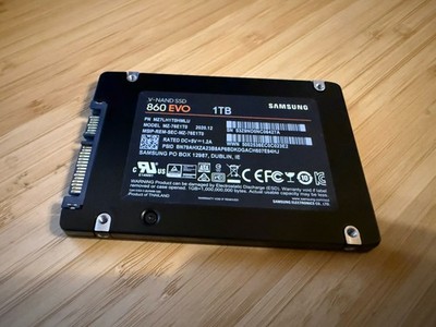 Samsung 860 EVO interne SSD 1 TB 2,5 Zoll SATA III schwarz MZ-7LH1T0HMLU