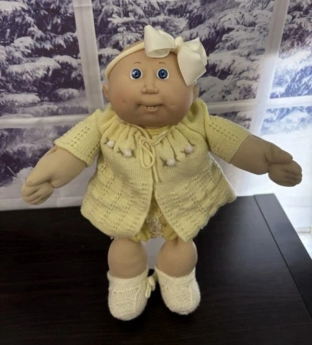 1986 Cabbage patch Kid Doll bald hm#10 with blue eyes in a cpk outfit
