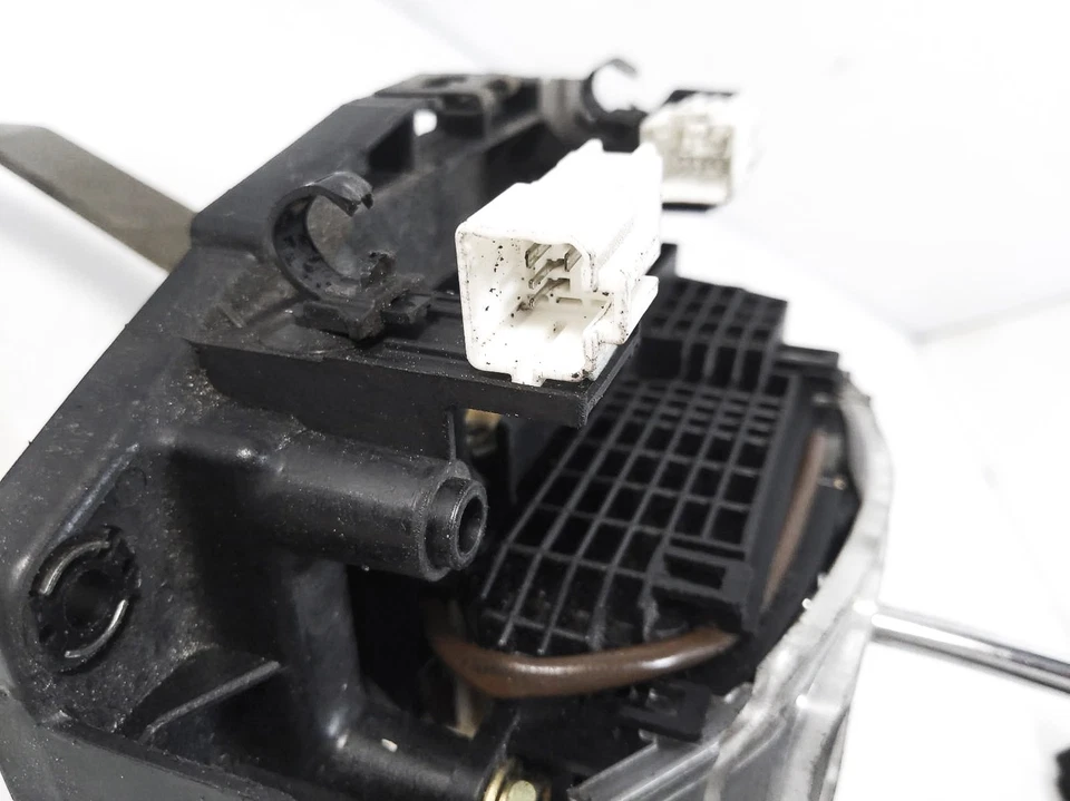 2001-2005 Lexus Is300 Automatic Trans Gear Shifter Selector 33055-53040 - Image 4 of 4