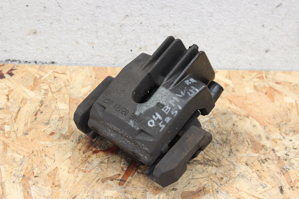 Pinza de freno trasera lado del pasajero BMW M703195 2004-2007 BMW SERIE 5 OEM Foto 2 de 4