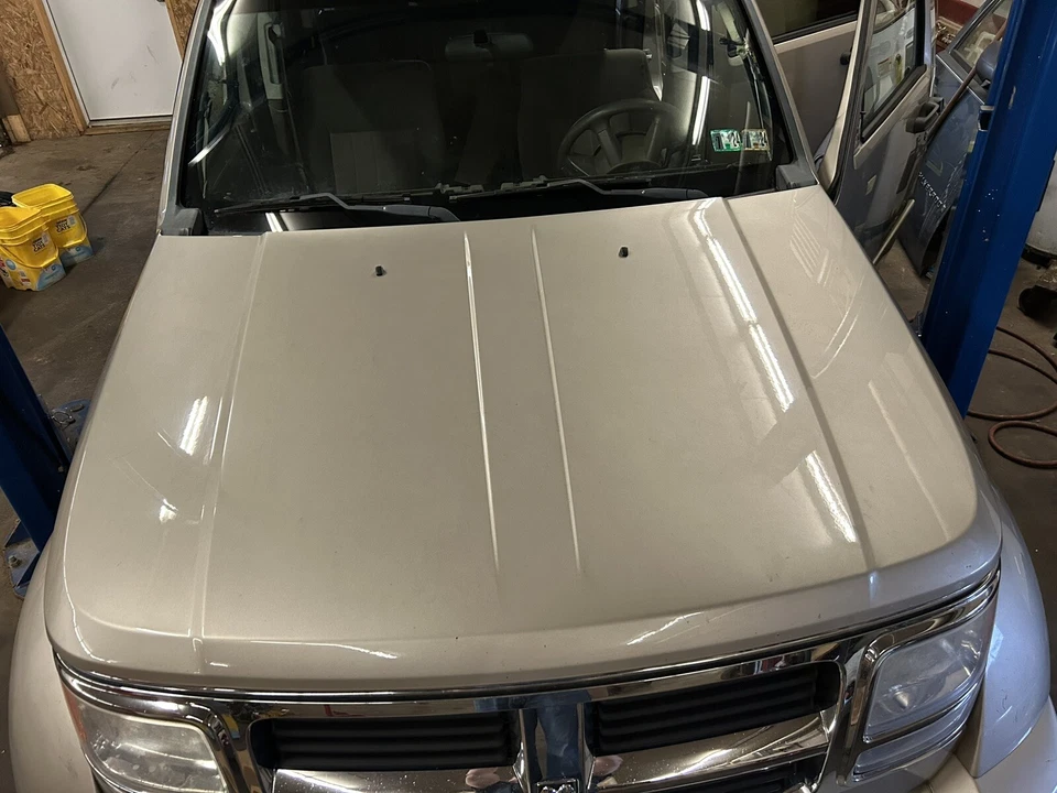 Dodge Nitro 2010 capó 2007-2011 Foto 2 de 4