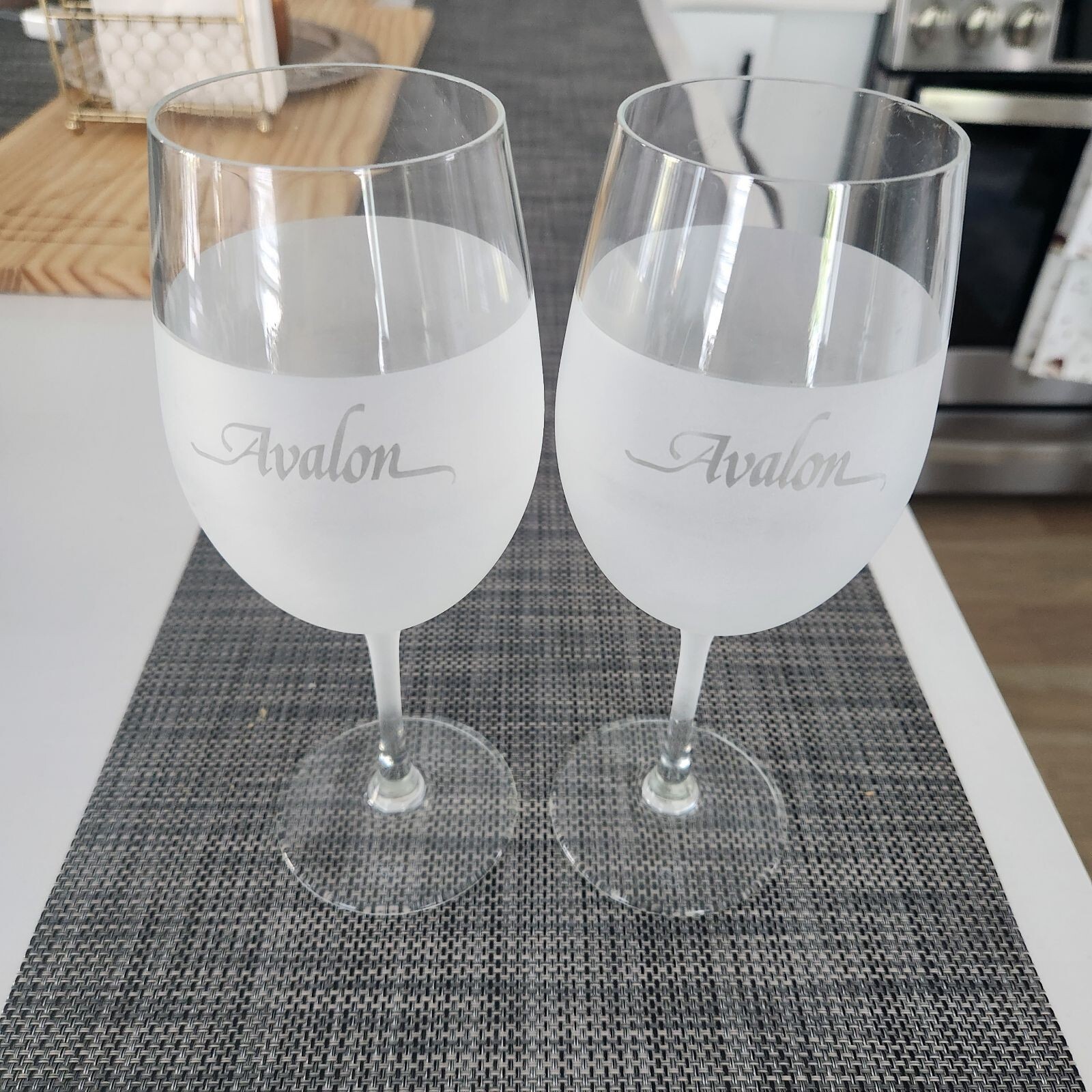 Set of 2 Rolf Stem Avalon Wine Glasses for Elegant Dining