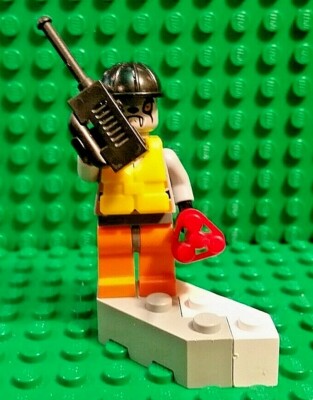 LOT of 7 LEGO pcs for Minifig Demolition Alien, Dynamite, Hat, Radio, Vest, Base