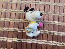 RARE VINTAGE  SNOOPY EASTER EGG BASKET PLAY DISPLAY FIGURE ORNAMENT