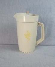 Tupperware Vintage Water Juice Pitcher Almond Harvest Gold Push Button Lid 800-8
