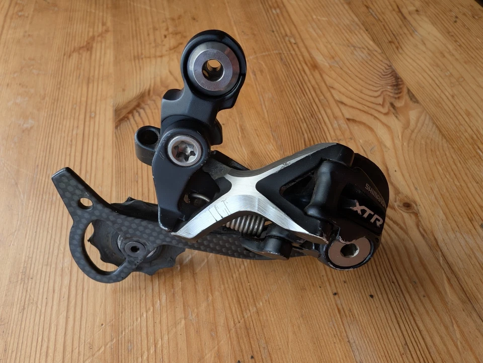 Shimano XTR M972 Shadow Carbon 9-Speed Rear Derailleur (Broken Cage) - Image 1 of 4