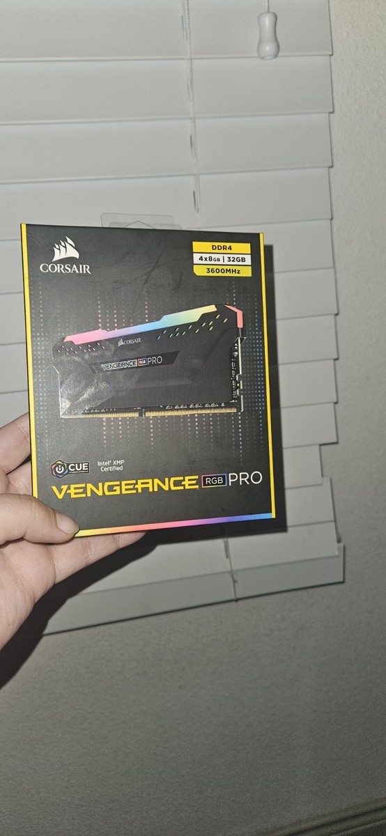 Corsair Vengeance RGB Pro 32GB (4x8GB) DDR4 3600 (PC4-28800) C18