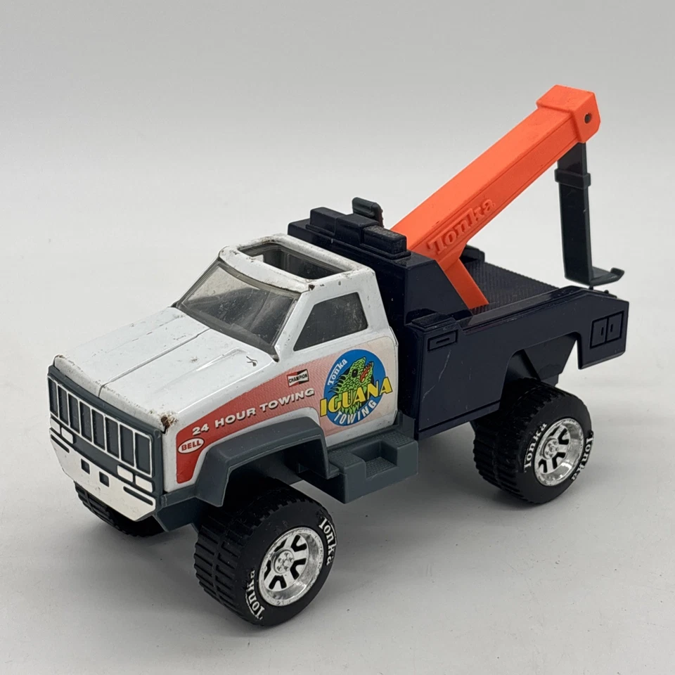 Vintage 1991 Tonka Utility Tow Truck Iguana Towing 24 Hour Towing - Image 2 of 4